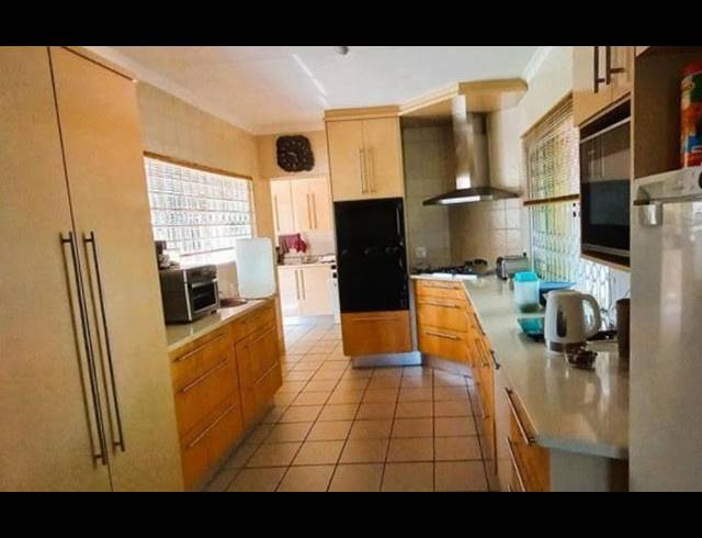 4 BEDROOM HOUSE FOR SALE IN NORKEM PARK